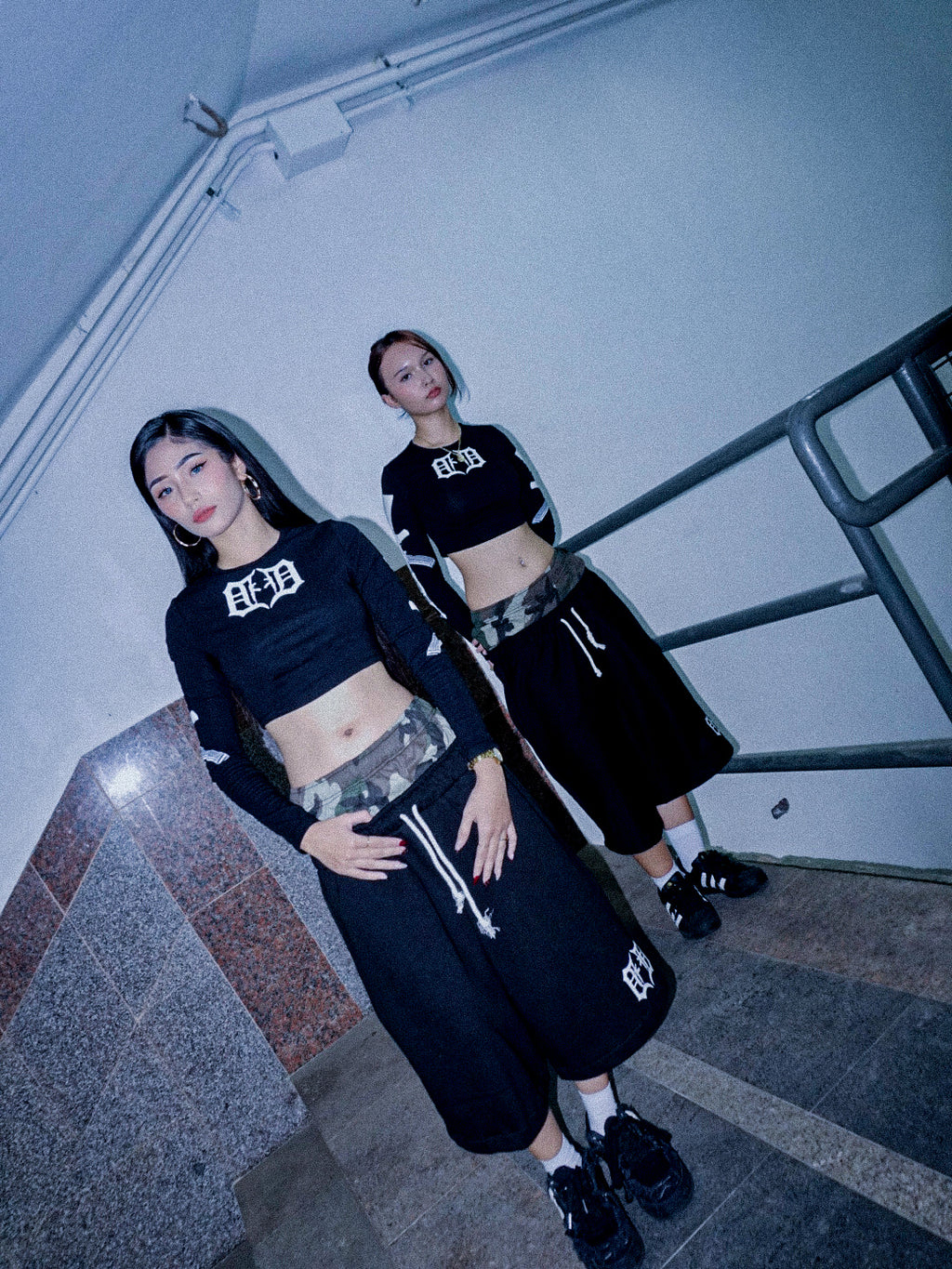 AK-47 LADIES LONGSLEEVE CROP TOP