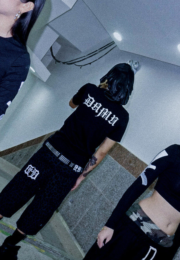 CALIBER LOGO FITTED TEE IN BLACK