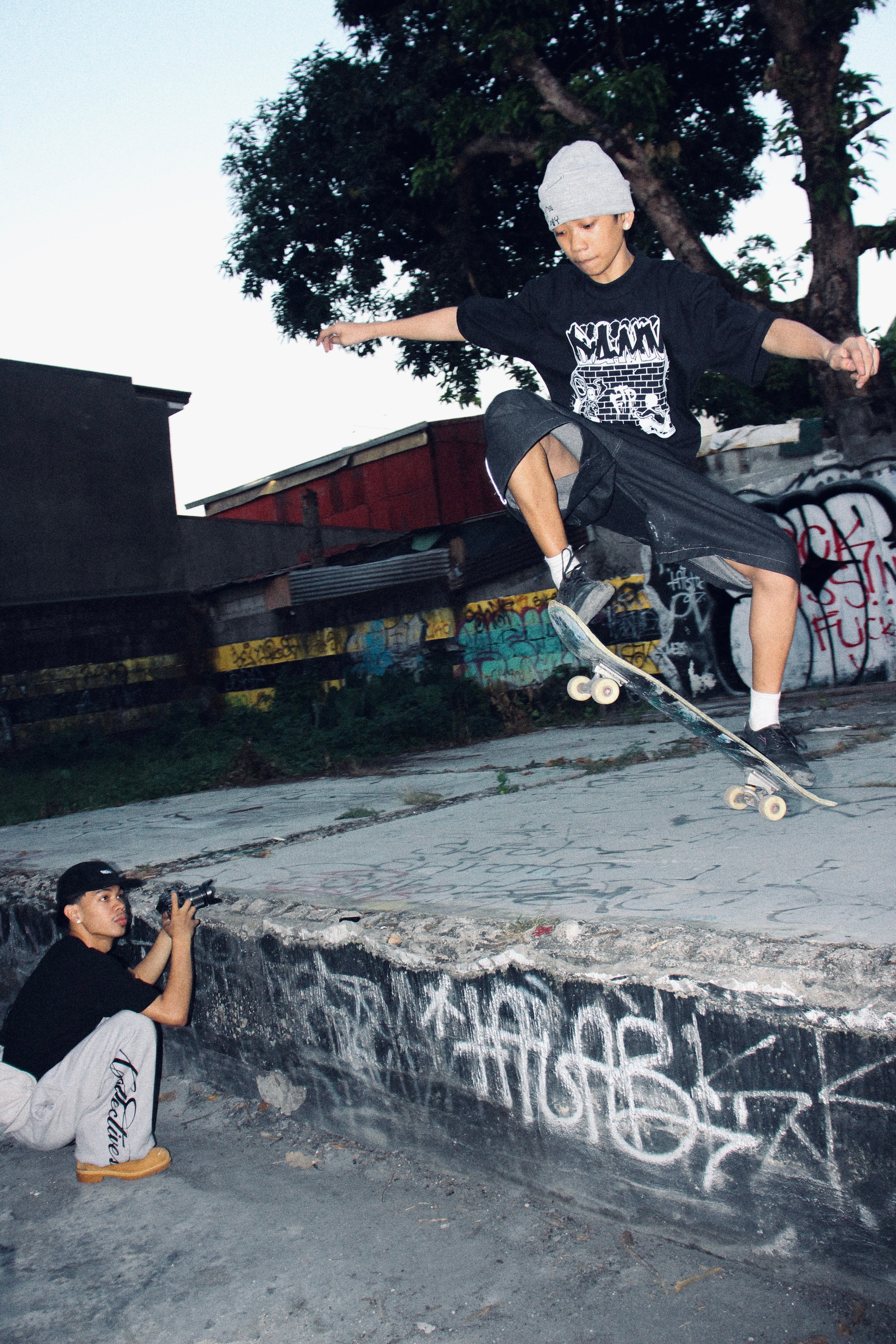 SKATER AND TAGGER TEE
