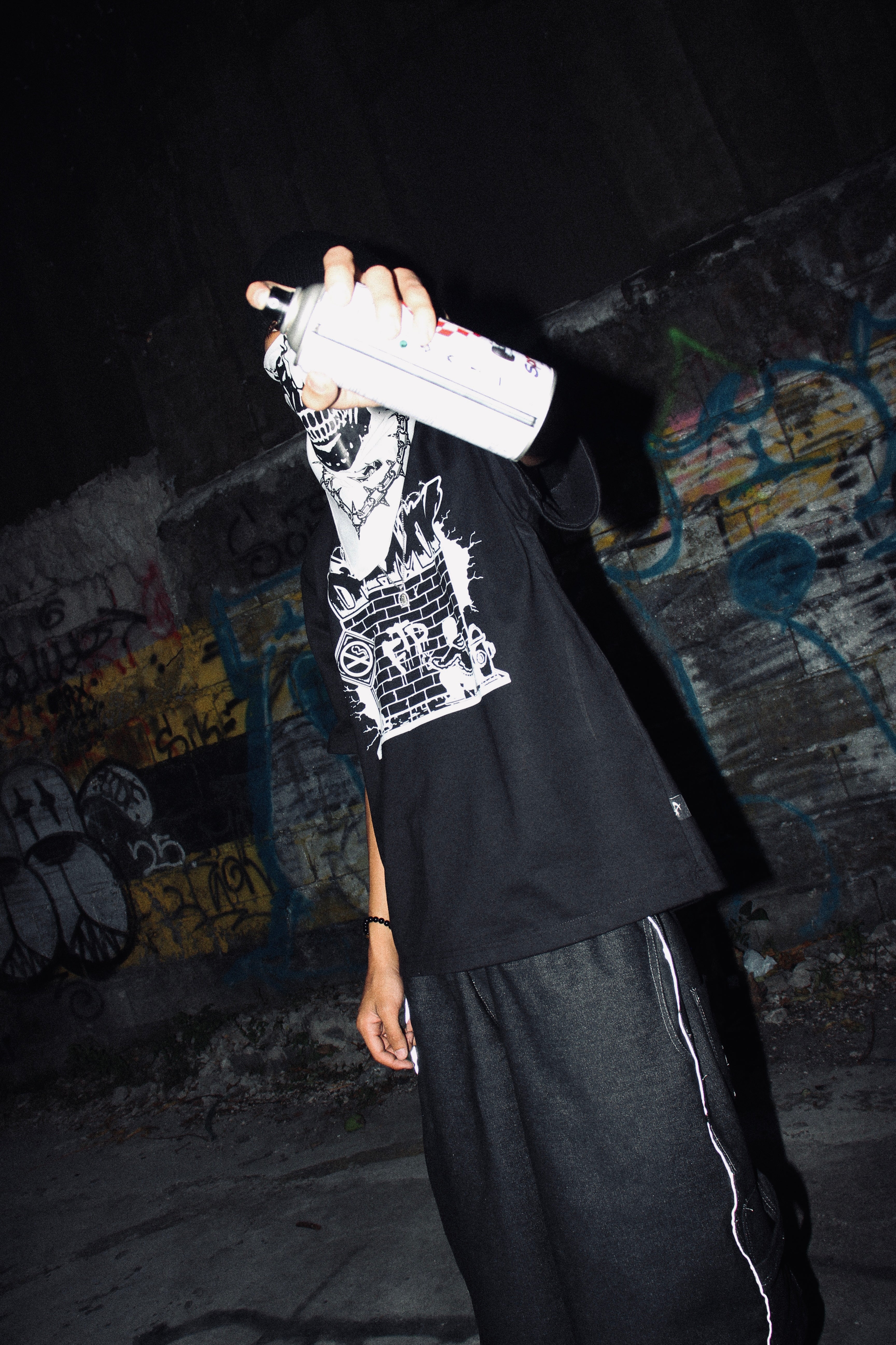 SKATER AND TAGGER TEE