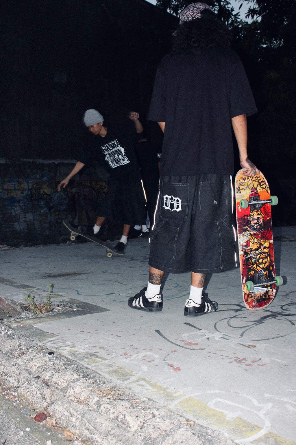 SKATER AND TAGGER TEE