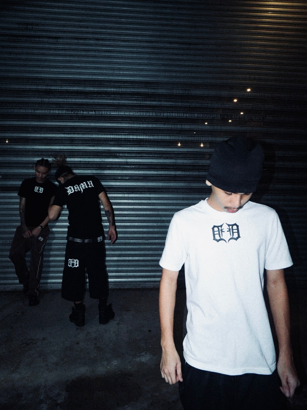 CALIBER LOGO FITTED TEE IN WHITE